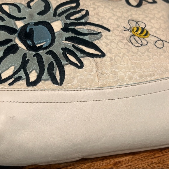 Vintage Coach White Floral Bumblebee Duffel Crossbody Bag F10871 Garden Fairy - Picture 5 of 9